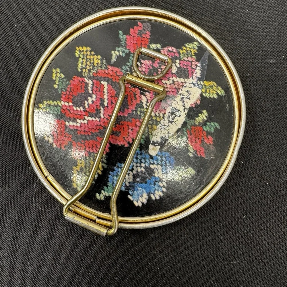 Vintage Ladies Fold Out‎ Mirror Compact with Stand Floral Pattern 251628